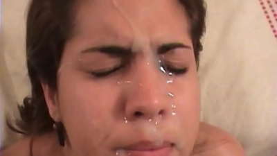 Skaistai latīņamerikāņu brunetei ir skarbs sekss