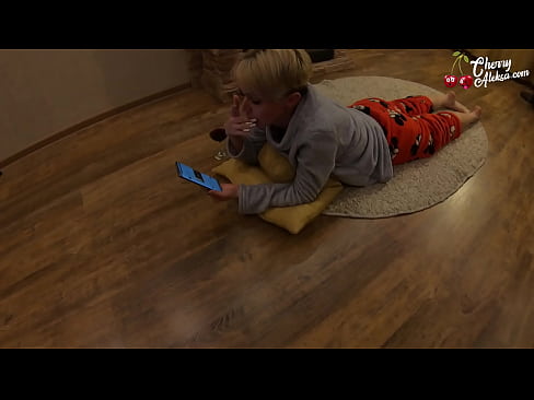 ❤️ Traks Blondīne sūc milzīgu locekli sūc un lēkā uz tā - anālais sekss ️ Duršanās video pie mums lv.assistirhentai.ru