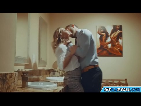 ❤️ Kad krūtiska blondīne pavedina tevi publiskā tualetē ️ Duršanās video pie mums lv.assistirhentai.ru